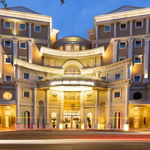 Rome Palace Deluxe **** Napospart